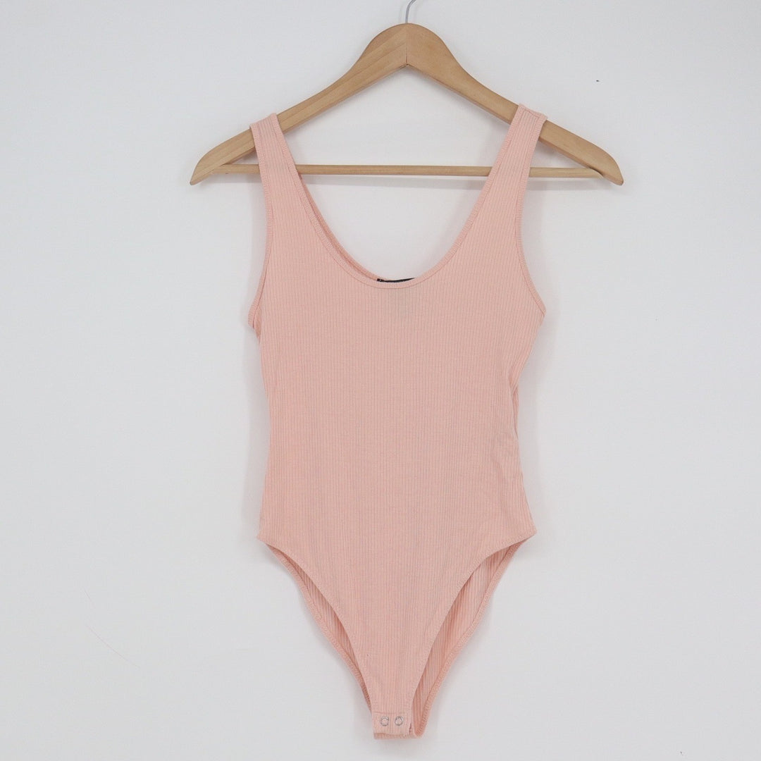 Forever 21 Peach Pink Ribbed Knit Sleeveless Scoop Neck Bodysuit Womens Size M