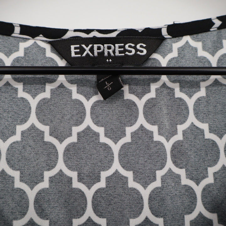 Express Black White Quatrefoil Print V Neck Zip Front Cap Sleeve Top Plus Size L