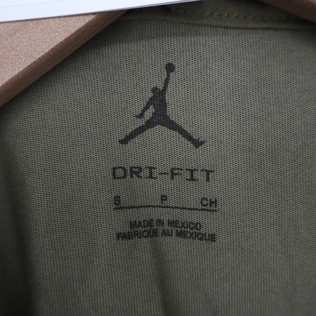 Jordan UNC Tar Heels Dri-FIT T-Shirt Mens Small Olive Green Flag Patch AH5