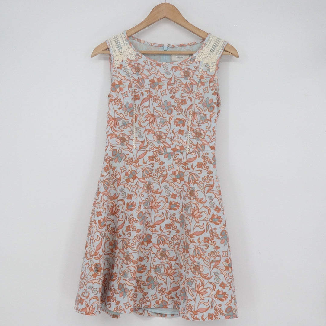 Roem Floral Sleeveless Fit & Flare Mini Dress Lace Shoulder Peach Blue Size M