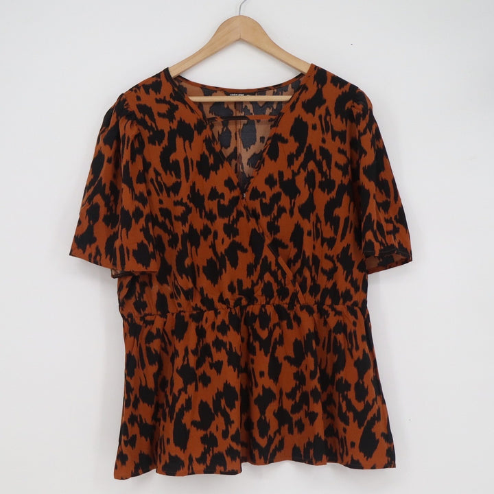Shein Curve 3XL Rust Leopard Print Peplum Wrap V-Neck Short Sleeve Top