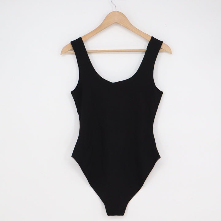 Forever 21 Womens Knit Bodysuit Black Scoop Neck Sleeveless Snap Closure Size M