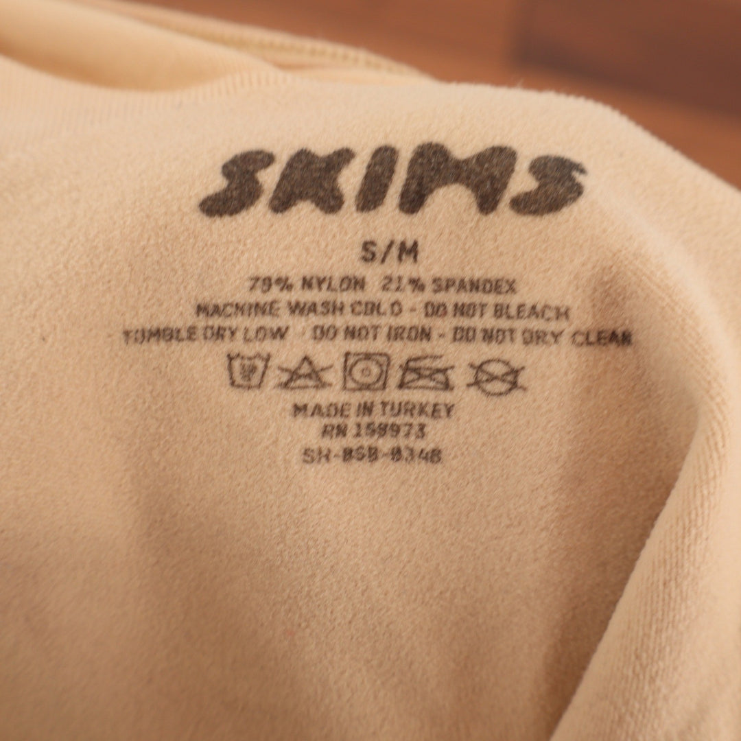 SKIMS Bodysuit Womens S/M Sculpting Mid Thigh Beige Ruched Bust Excellent