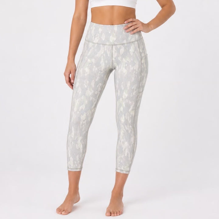 Zyia Leggings Women's 6-8 Metallic Camo Pocket Light n Silver Crop