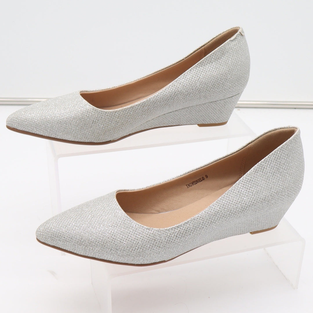 IDIFU Mens Silver Glitter Low Wedge Pointed Toe Pumps Size 9