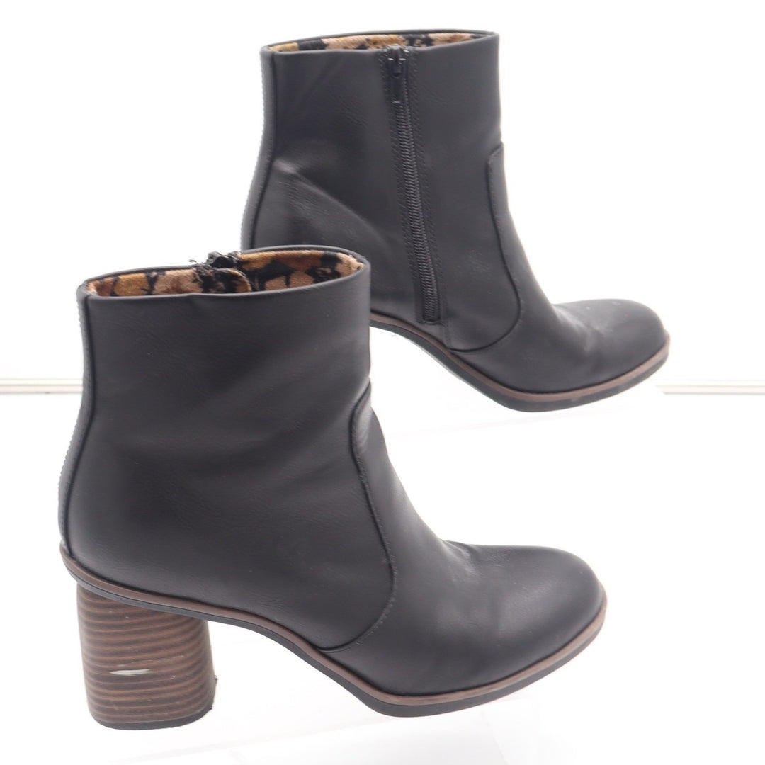 Journee Collection Black Faux Leather Ankle Boots Block Heel Side Zip Size 8.5M