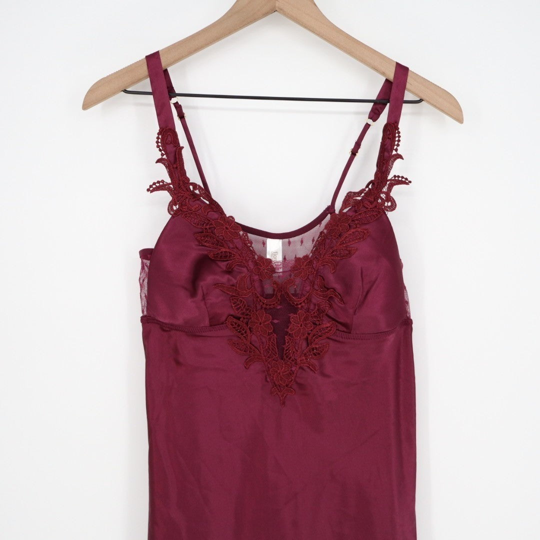 Flora By Flora Nikrooz Lingerie Nightgown Womens Medium Red Satin Venise Trim
