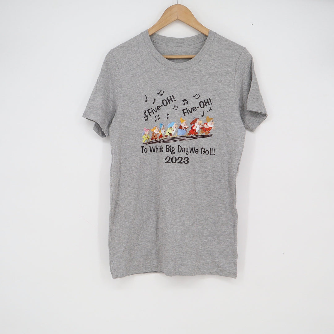 Disney Seven Dwarfs Five-Oh Birthday 2023 Graphic T-Shirt Gray Mens XS Womens S