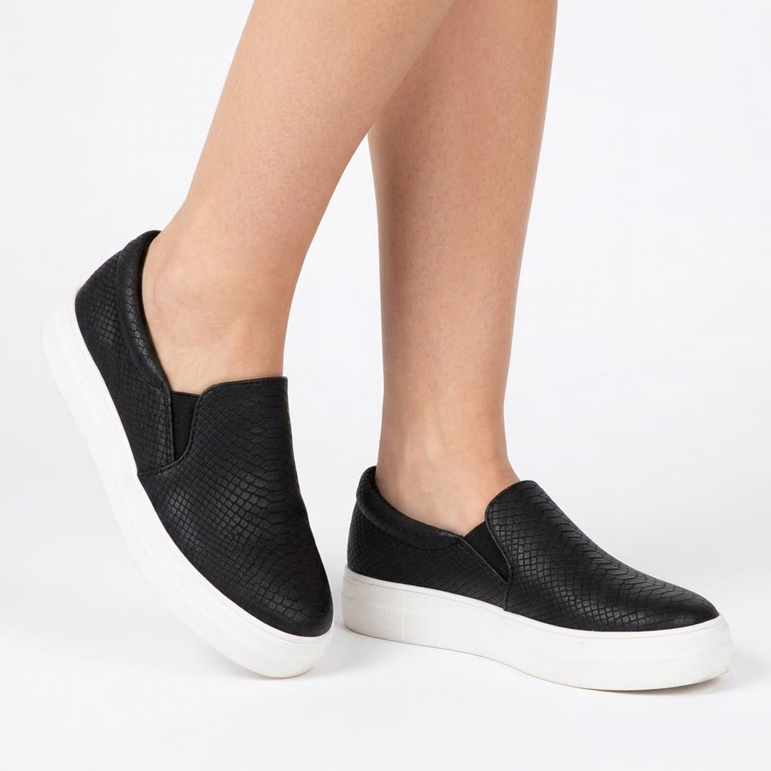 Soda Womens Black Snakeskin Textured Slip On Sneakers Platform Shoes Size 10