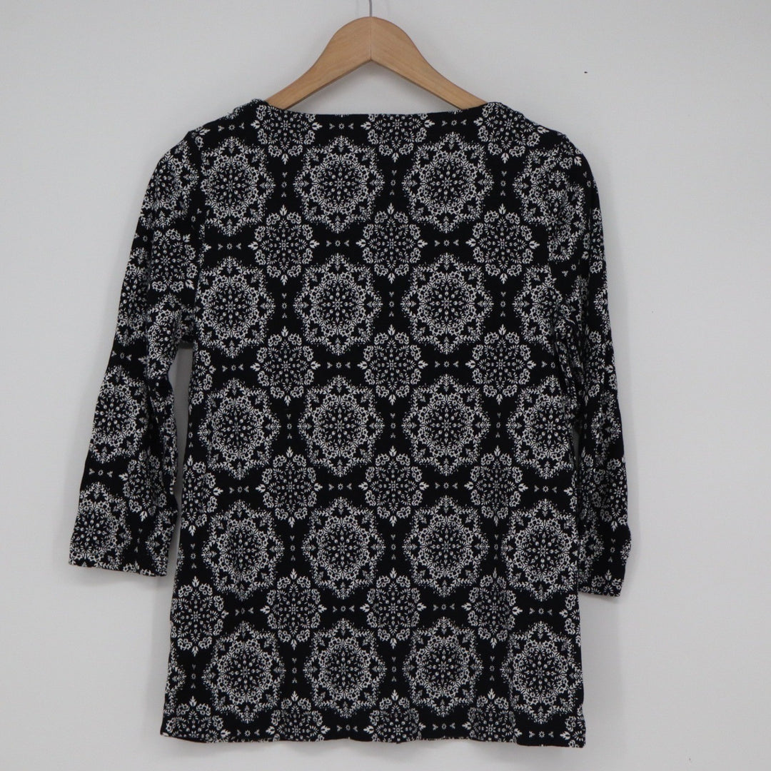 Croft & Barrow Womens XS Black White Medallion 3/4 Sleeve Boat Neck Cotton Top