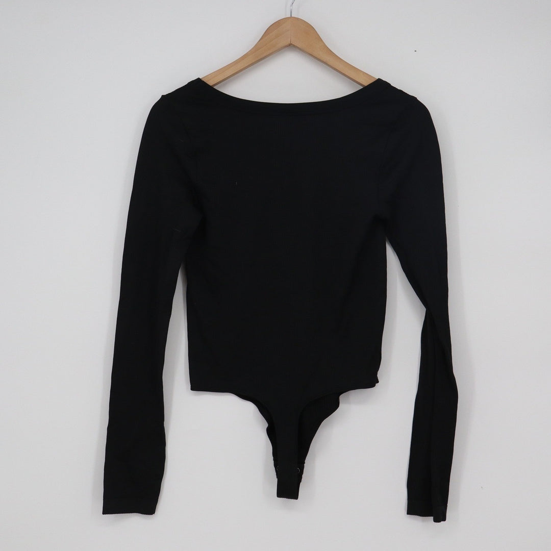 SO Womens Long Sleeve Ribbed V-Neck Bodysuit Black Size Medium Snap Closure