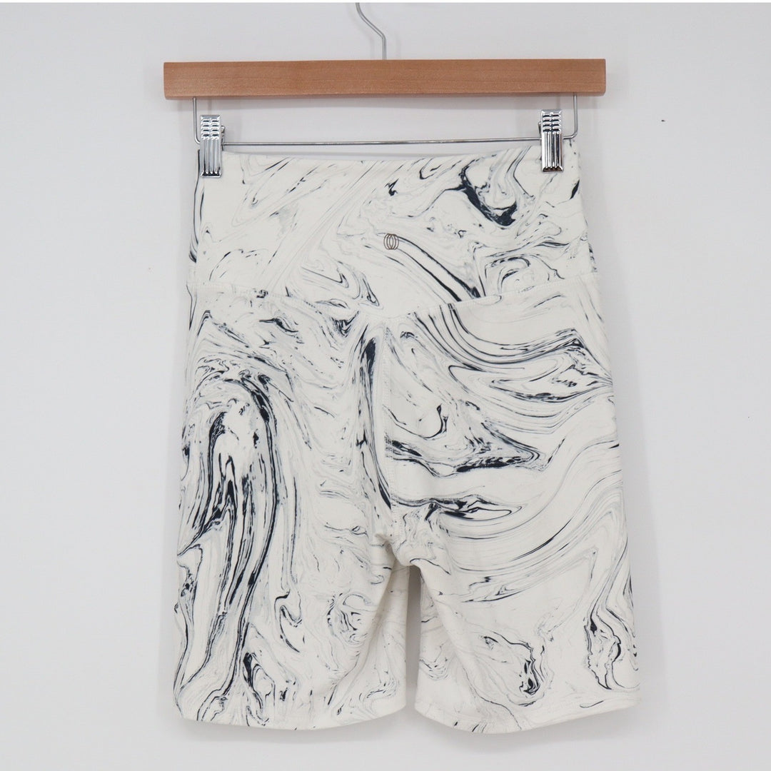Marika Bike Shorts Womens 8 Marble Swirl White Black High Rise Excellent