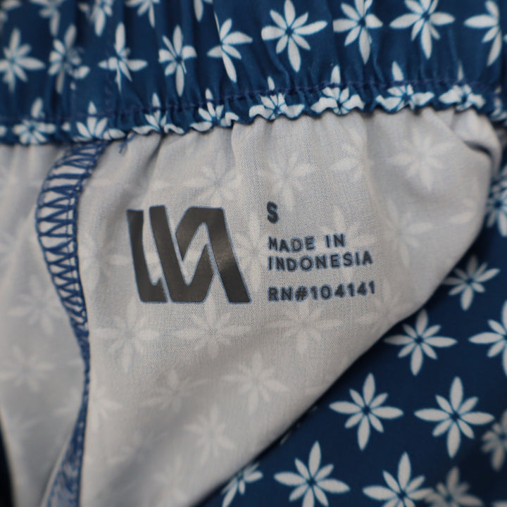 VRST Mens Resort Short 6" Deep Denim Print Blue White Geometric Floral S NEW