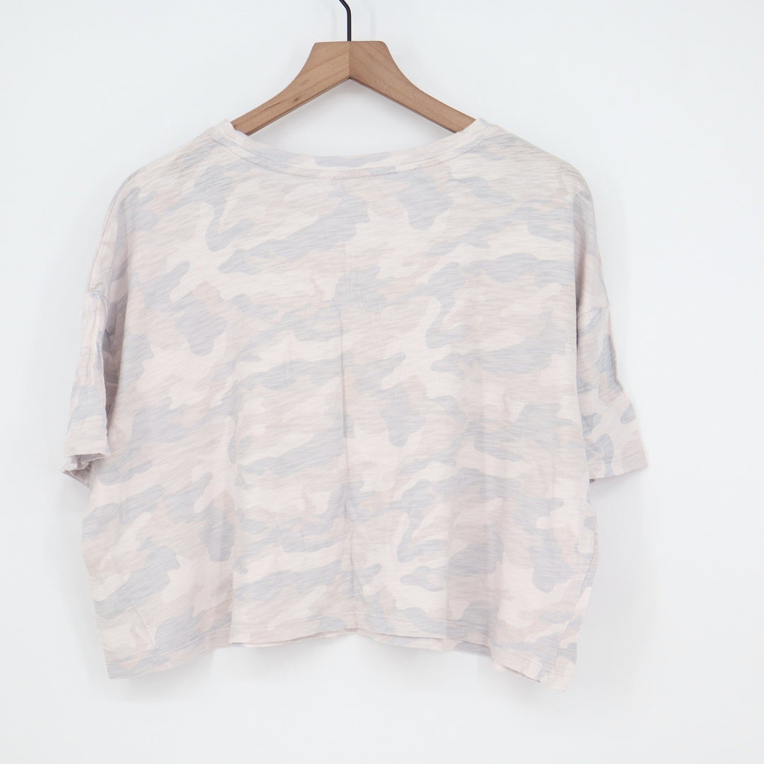 Old Navy Womens XL Grey Camo Crop Tee Short Sleeve Relaxed Fit Slub Knit Top
