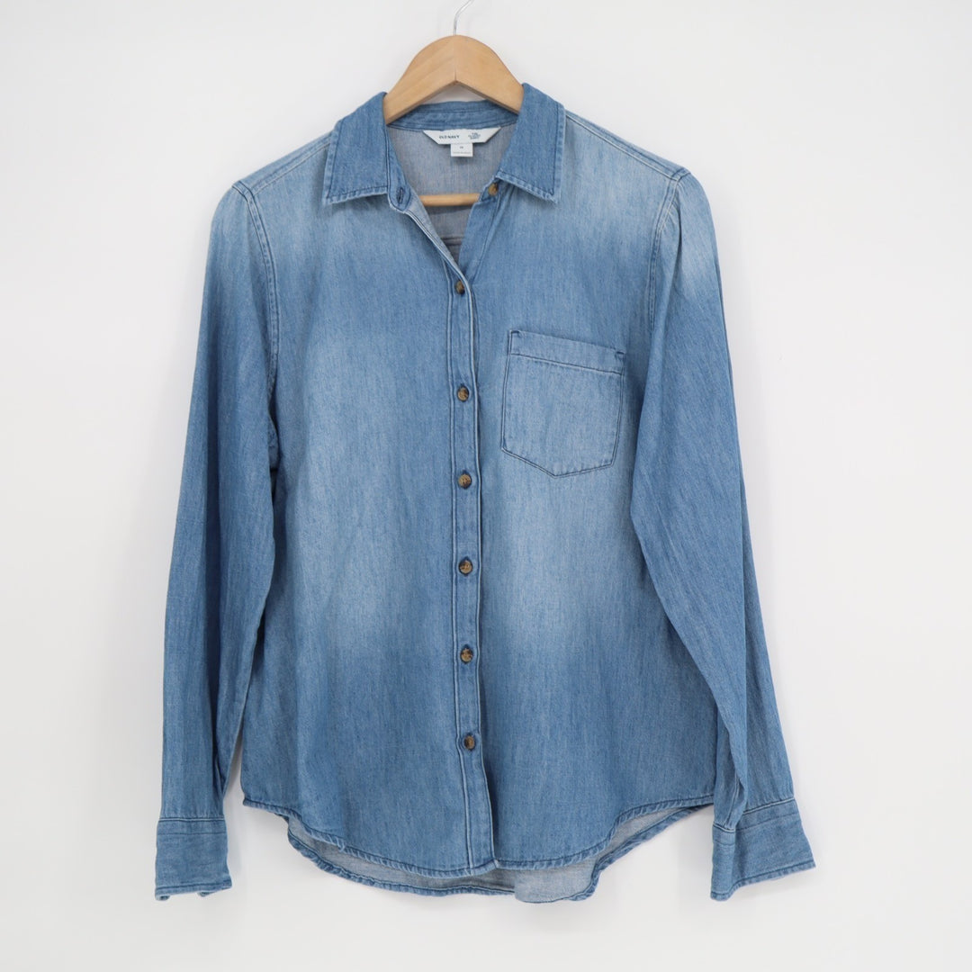 Old Navy The Classic Shirt Womens Medium Blue Denim Cotton Long Sleeve Button Up
