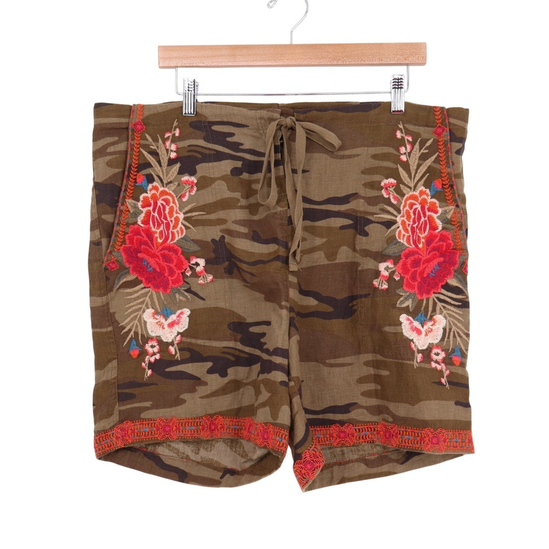 Johnny Was Los Angeles Shorts Womens XL Multi Camo Floral Embroidered High Rise