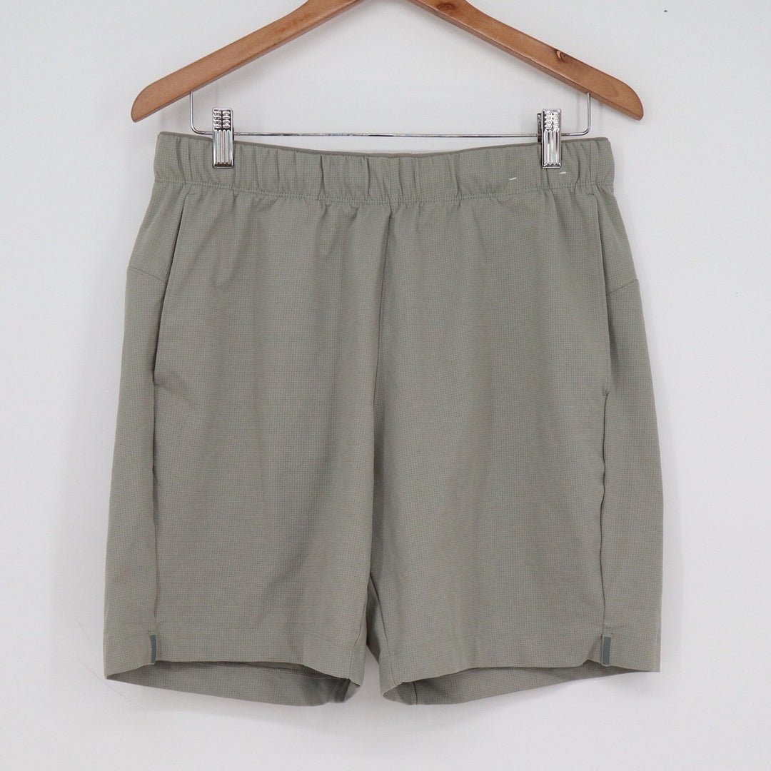 Uniqlo Ultra Light Shorts Mens Large Sage Green Active Hiking 7in Inseam