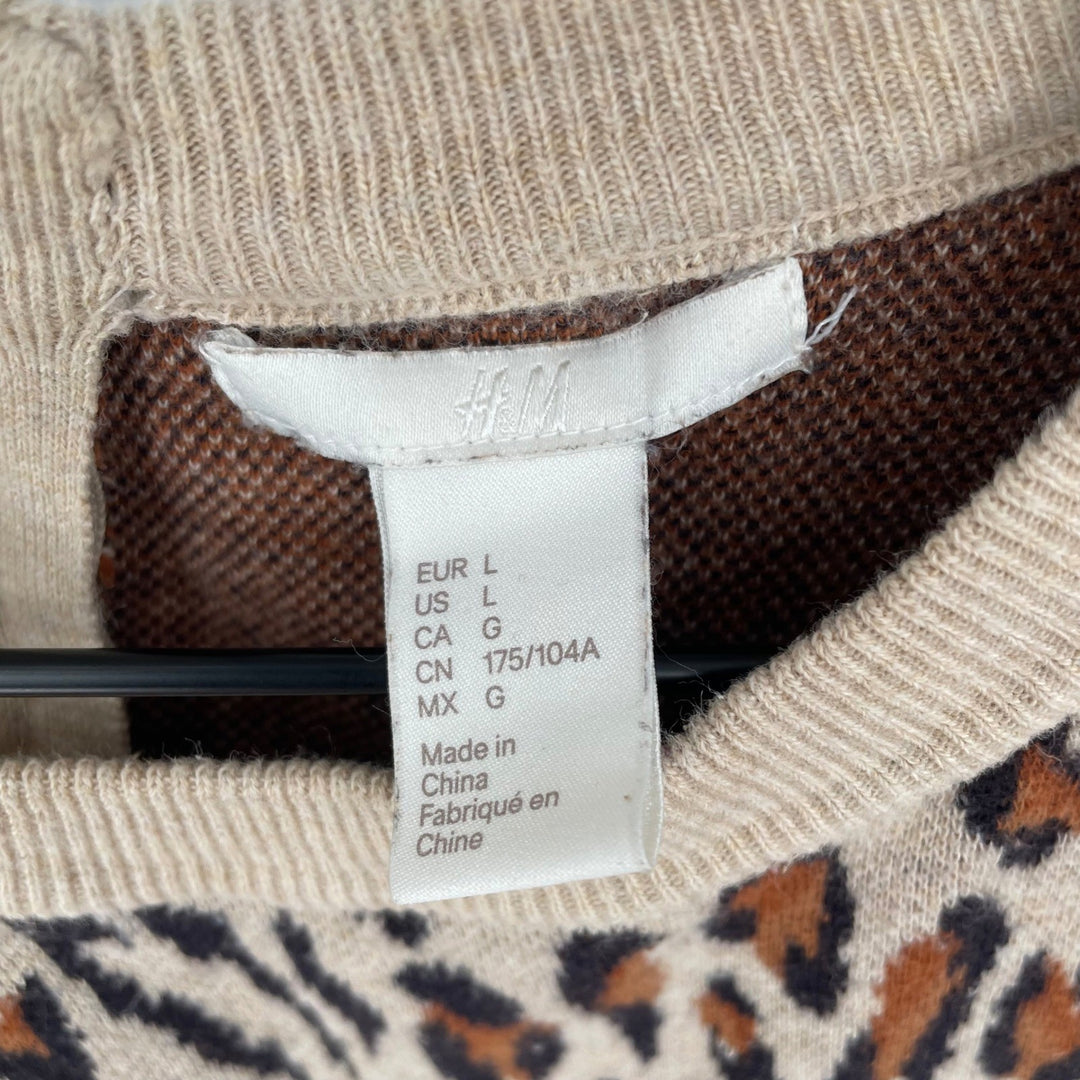 H&M Leopard Print Sweater Crew Neck Long Sleeve Zipper Back Size L