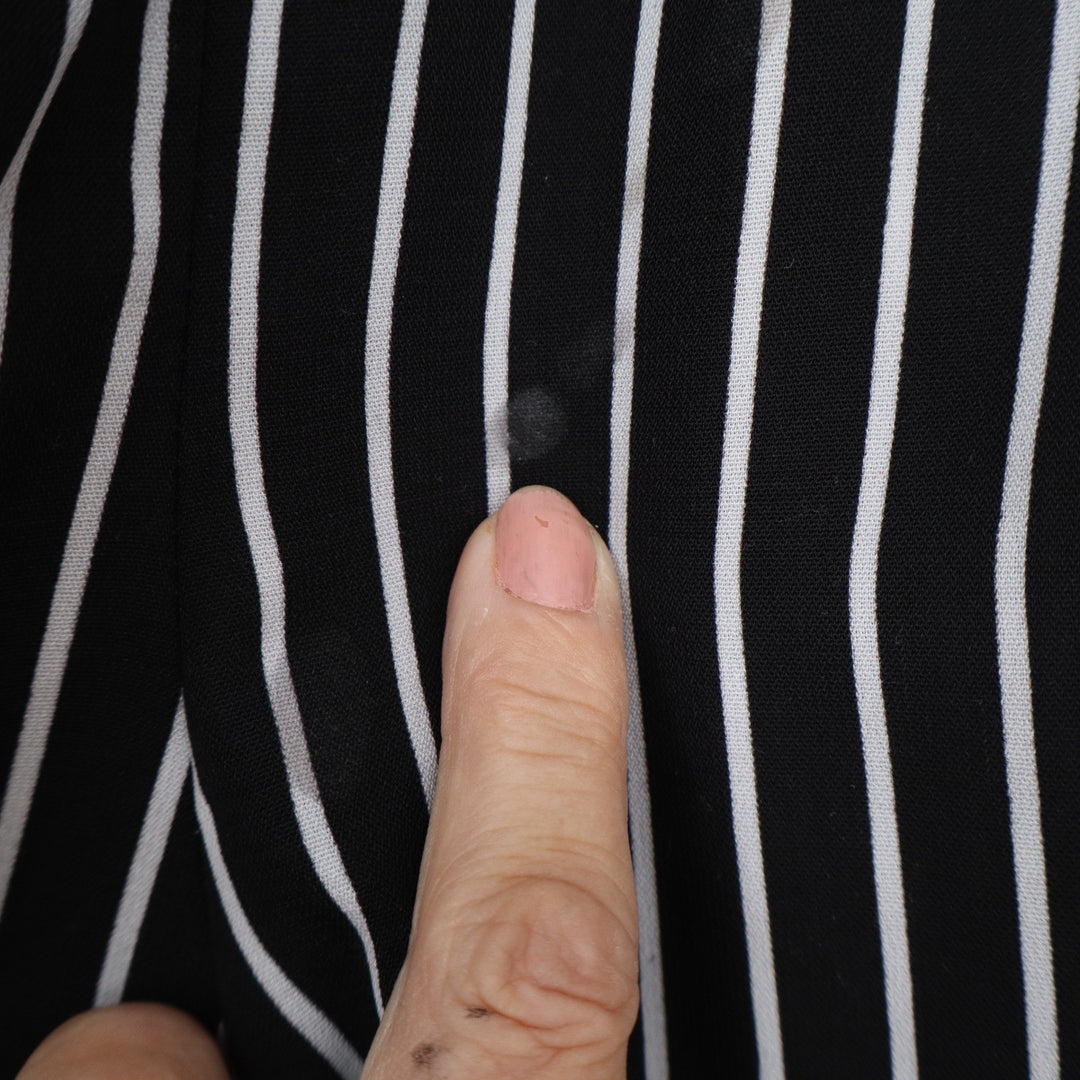 Romwe Womens Medium Black White Striped Elastic Waist Casual Shorts Tulip Hem