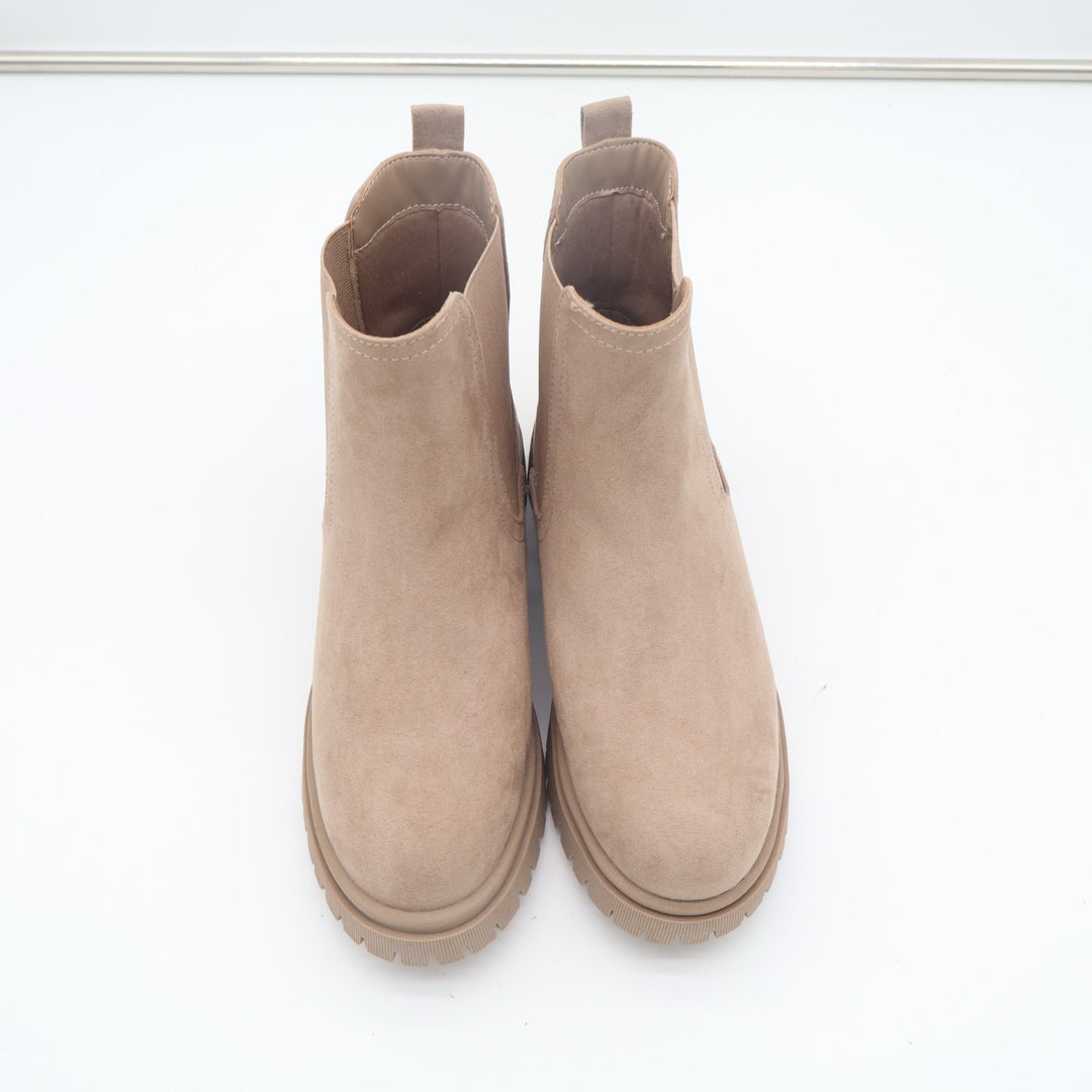 Old Navy Chunky Chelsea Women's US 8 Light Taupe Suede Lug Sole Ankle Shoes