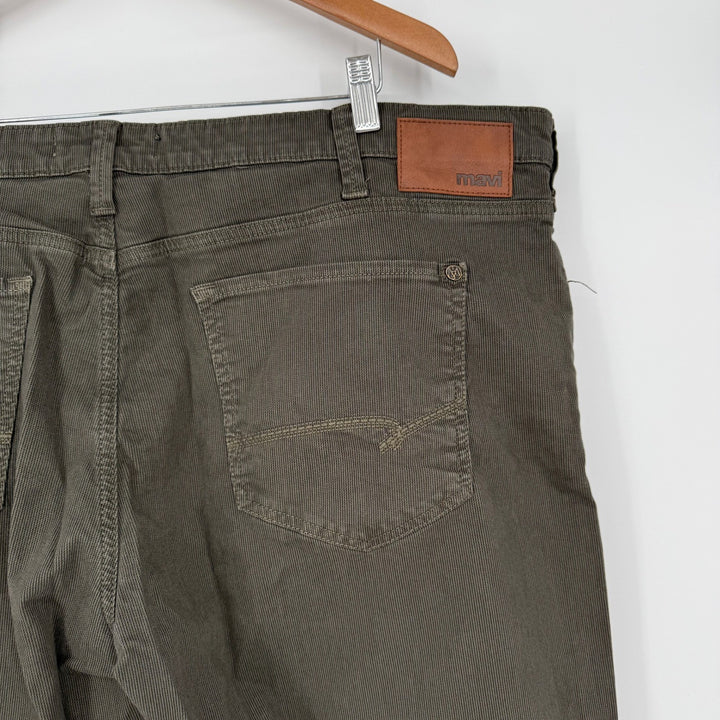 Mavi Jeans Matt Relaxed Straight Leg Corduroy Pants Men Size 46/30 Olive Green