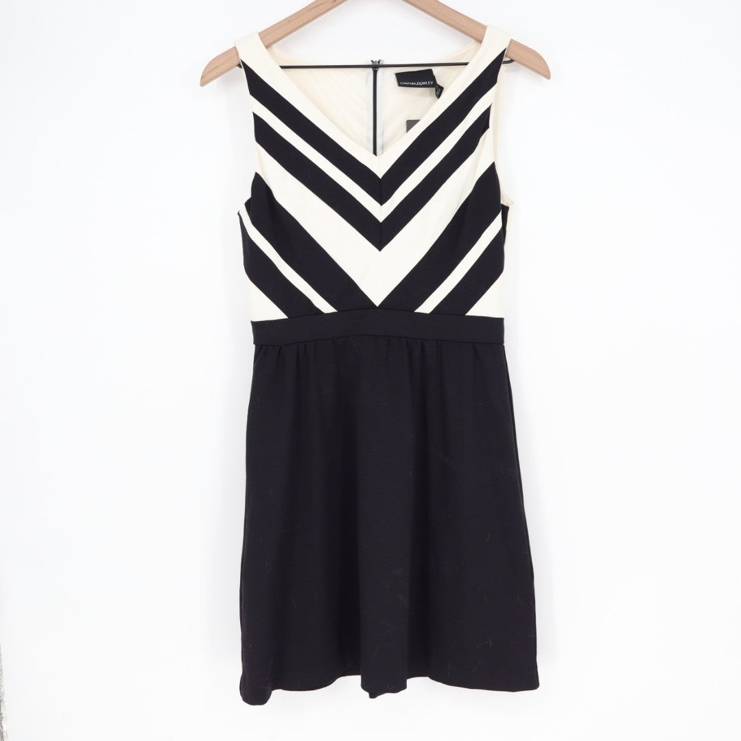 Cynthia Rowley A-Line Dress Womens S White Black Chevron Stretch V-Neck Back Zip