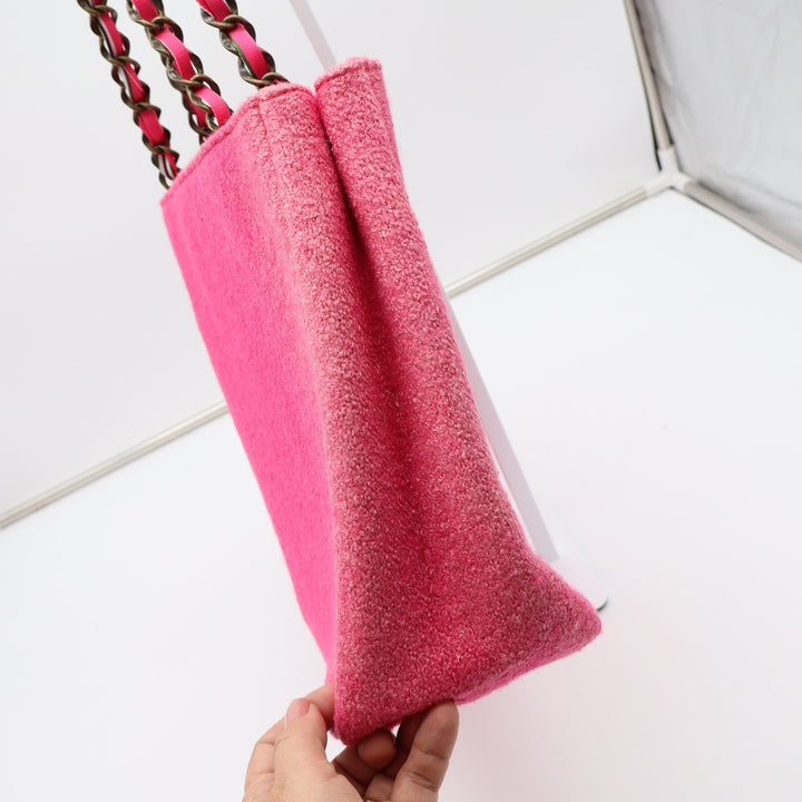 Bath & Body Works Goldie Pink Boucle Tote Bag Limited Edition Chain Strap Bow