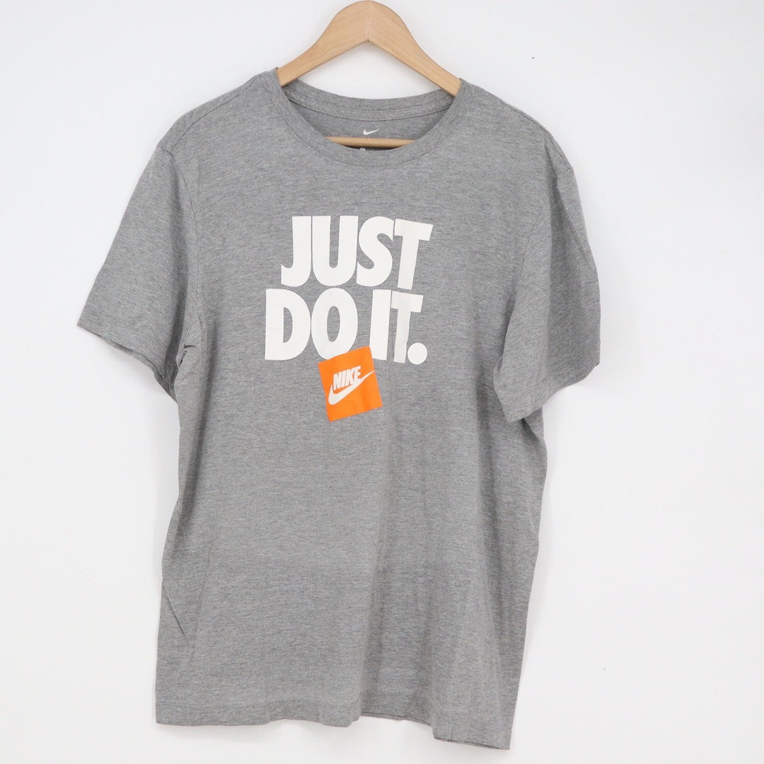 Nike Just Do It Graphic Tee Mens Large Gray Short Sleeve Cotton Blend T-Shirt