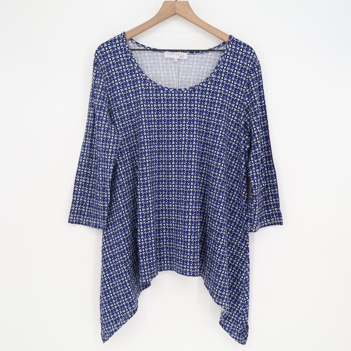 C'est La Vie Top Womens 2X Blue Geometric Sharkbite Hem 3/4 Sleeve Exc