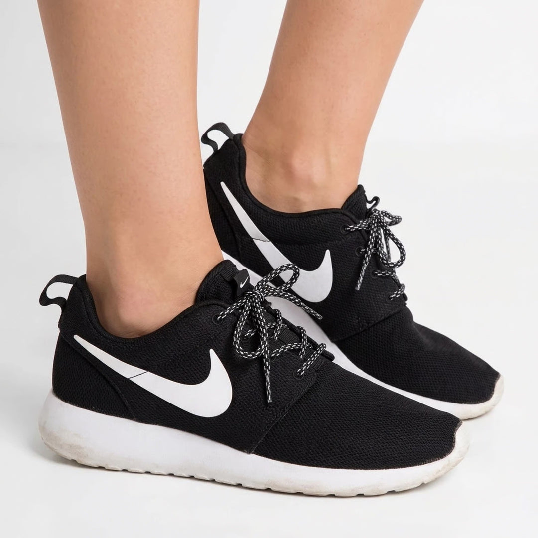 Nike Roshe One Womens Black White Mesh Sneakers Size 10