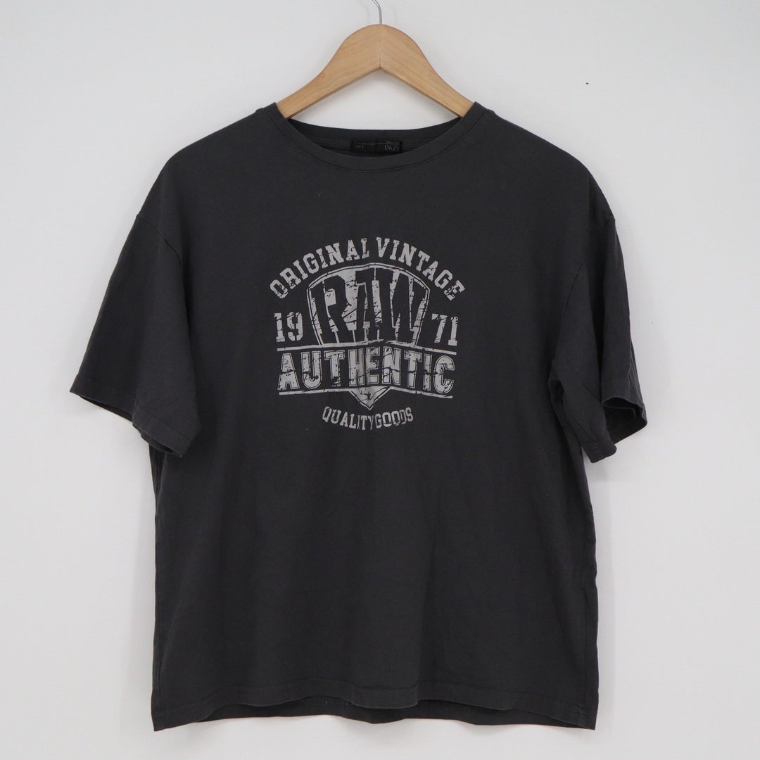 DAZY Mens Small Charcoal Gray Graphic T-Shirt Original Vintage Raw Authentic