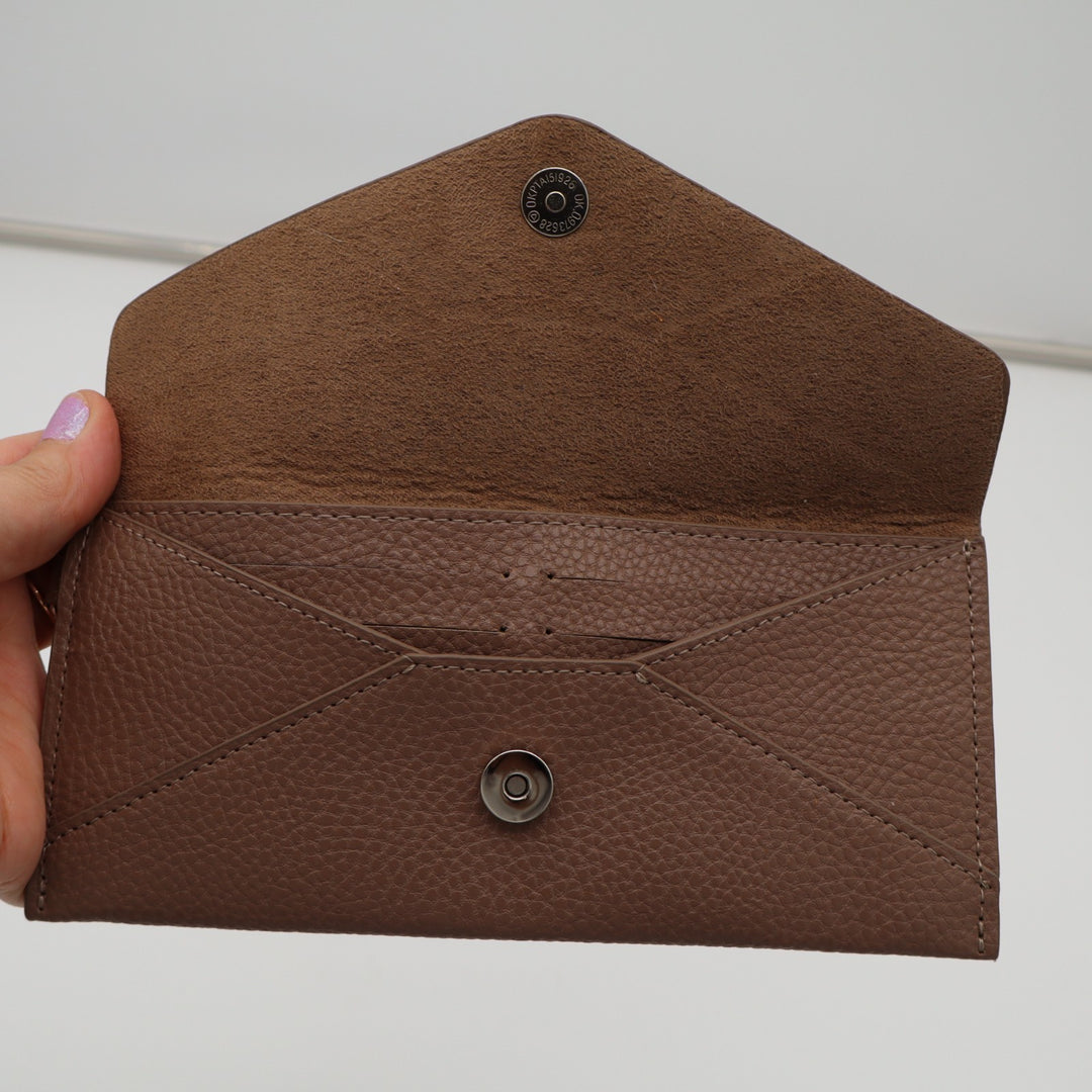 Steve Madden Womens Beige Pebbled Leather Envelope Convertible Wristlet Wallet