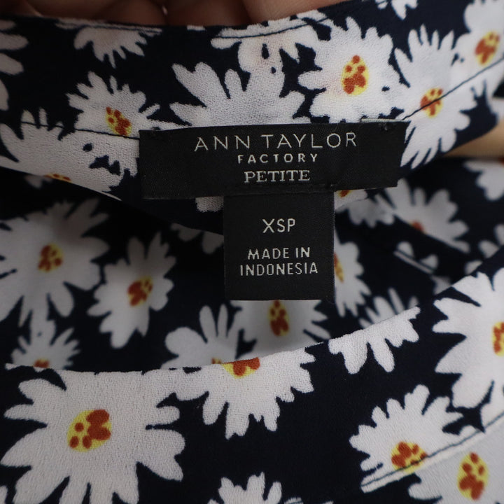 Ann Taylor Factory Petite XS Navy Blue Daisy Floral Sleeveless Blouse Top