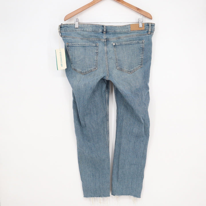 HM Mama Conscious Maternity Girlfriend Fit Jeans Light Wash Raw Hem Size M
