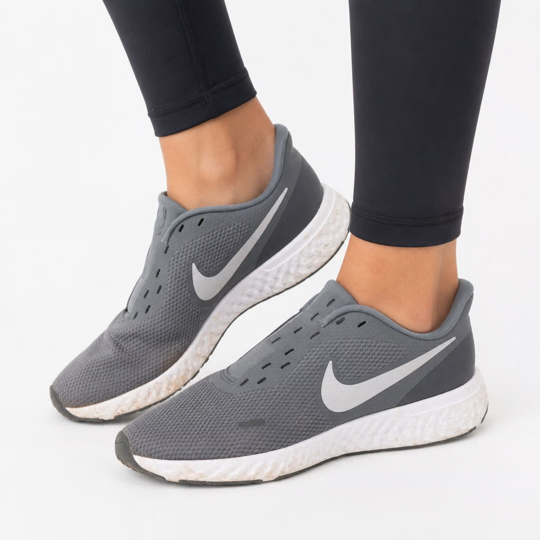 Nike Revolution 5 Womens Running Shoes Grey Silver Size 8