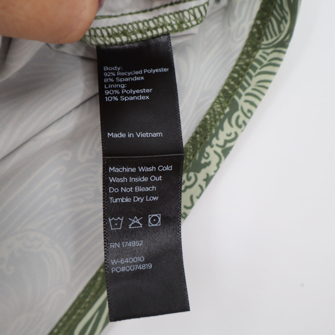 Wellen Swim Trunks Mens L Performance Green Wave Print 5" Inseam Excellent