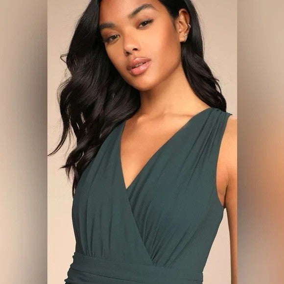 A sleeveless green dress.
