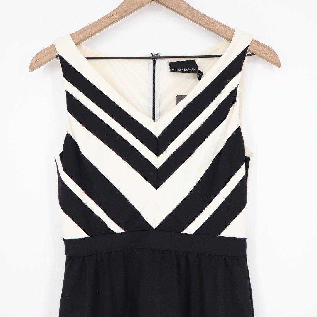 Cynthia Rowley A-Line Dress Womens S White Black Chevron Stretch V-Neck Back Zip
