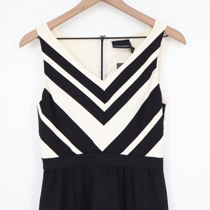 Cynthia Rowley A-Line Dress Womens S White Black Chevron Stretch V-Neck Back Zip