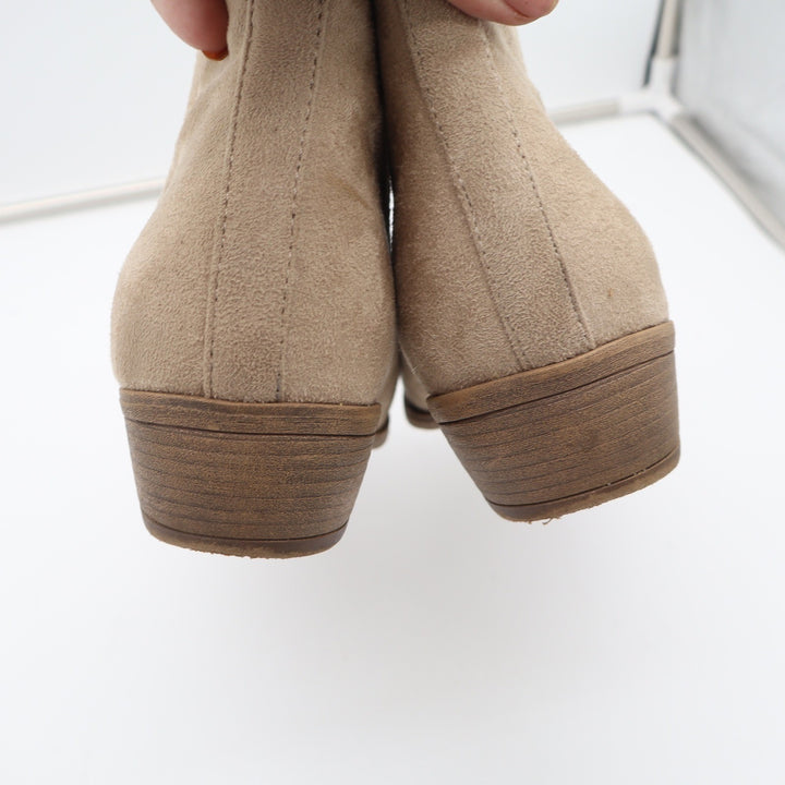 GC Shoes Womens Tan Beige Faux Suede Side Cutout Low Block Heel Ankle Boots 10