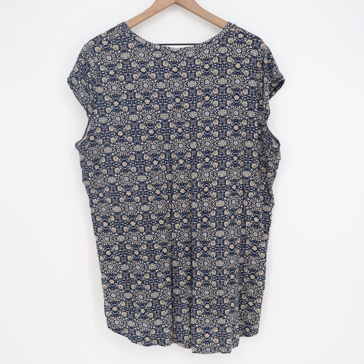 Emaline Top Woman 1X Floral Medallion Navy Blue Short Sleeve Excellent