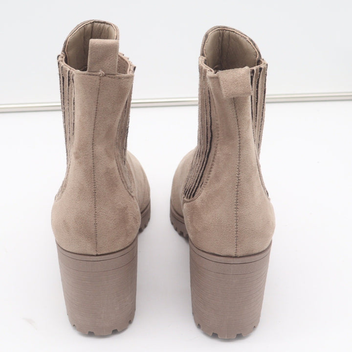 Qupid Womens Taupe Faux Suede Ribbed Chelsea Lug Sole Block Heel Ankle Boots 10