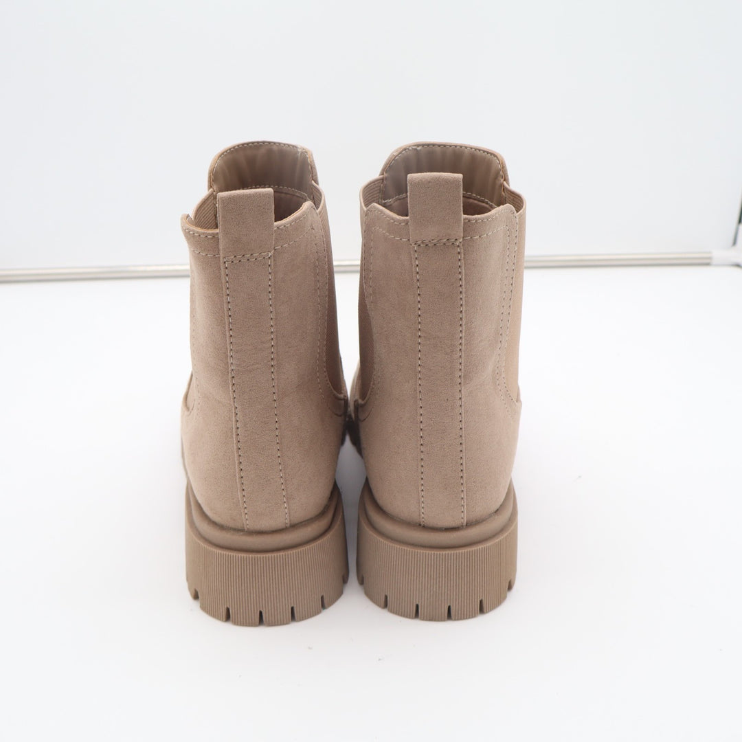 Old Navy Chunky Chelsea Women's US 8 Light Taupe Suede Lug Sole Ankle Shoes