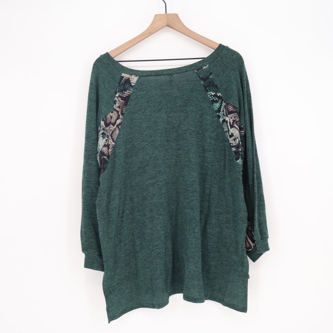 NY Collection Top Womens 2X Green Snakeskin Raglan Sleeve Excellent