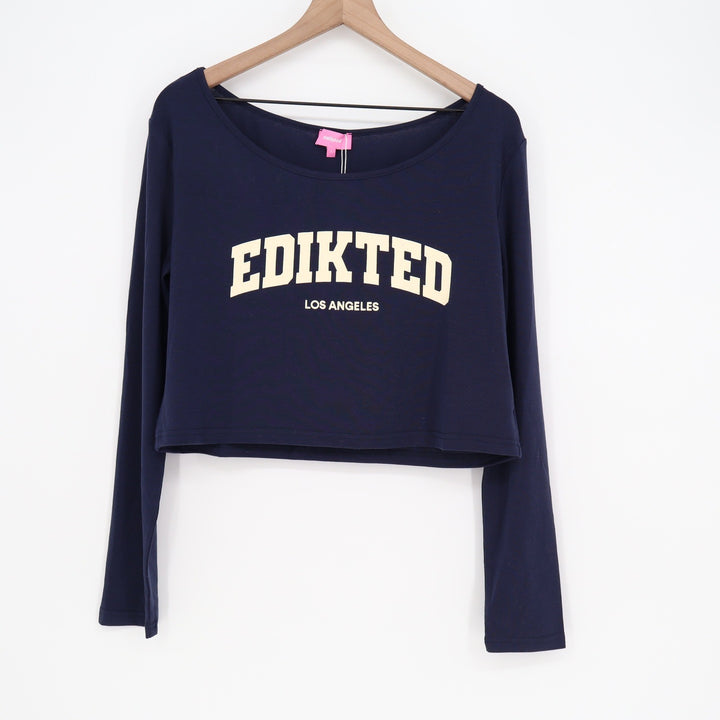 Edikted Los Angeles Graphic Long Sleeve Crop Top Navy Cream