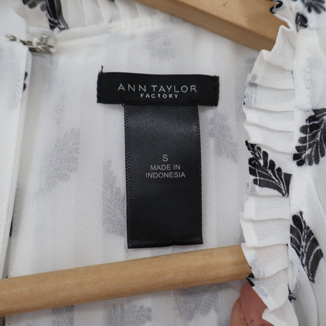 Ann Taylor Factory Leaf Print Pleated Flutter Sleeve Blouse White Black Small