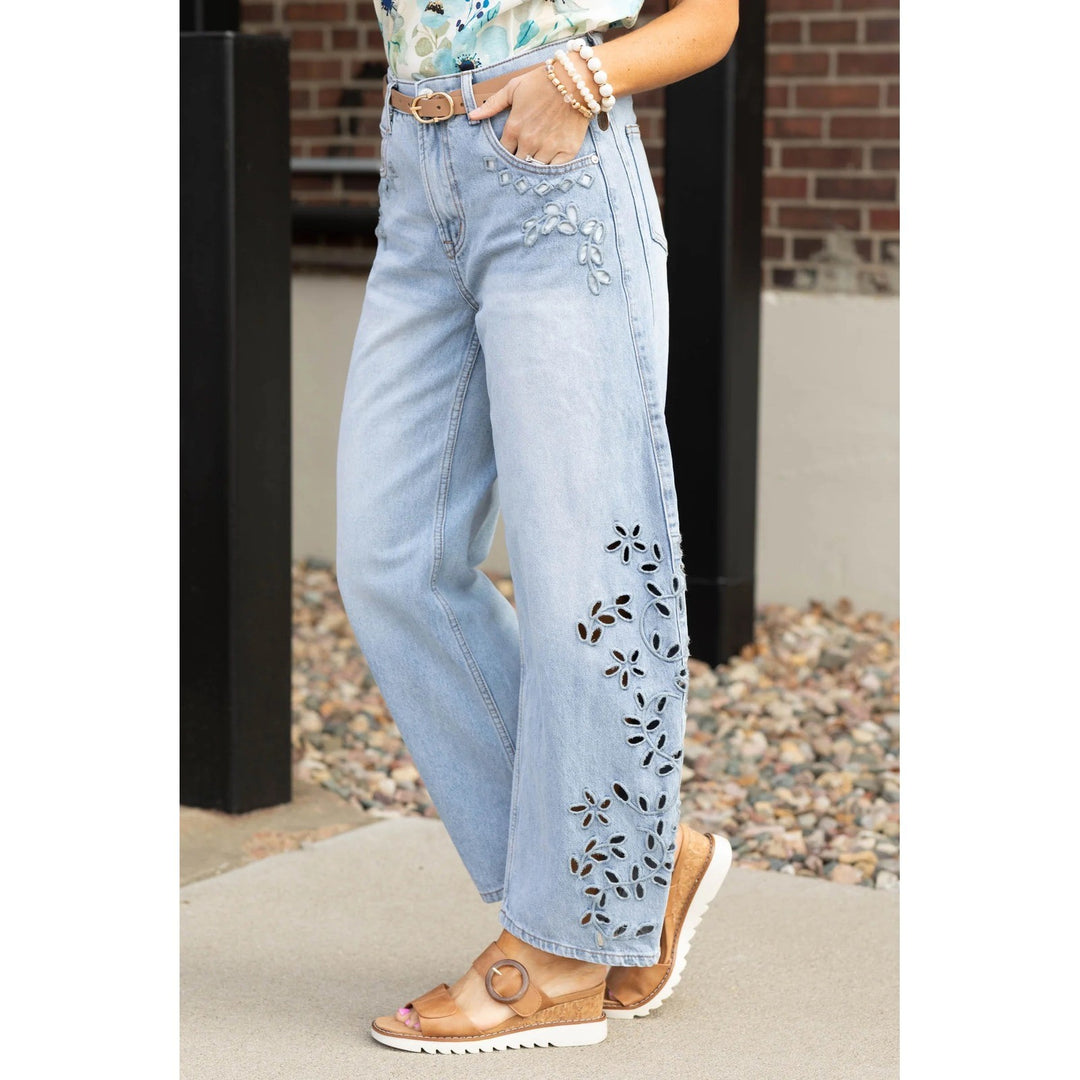 Saige Barrel Jeans Light Wash Floral Eyelet Embroidered Tummy Control 13/31 NEW