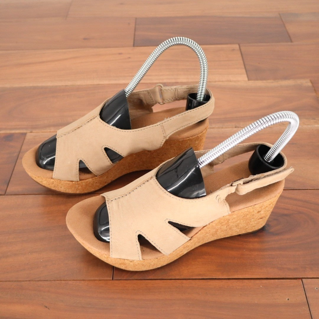 Clarks Collection Annadel Bari Womens US 7M Nubuck Leather Beige Wedge Sandals