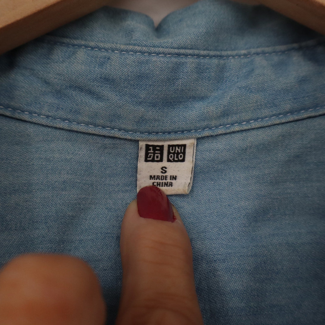 Uniqlo Womens Light Wash Denim Chambray Button Down Shirt Small Blue