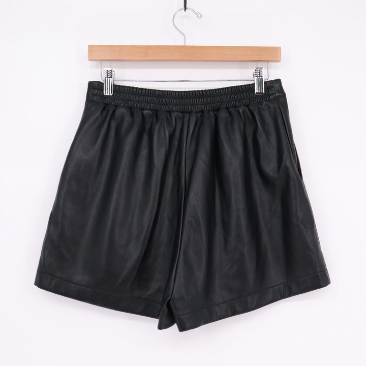Allie Rose Faux Leather Chino Shorts Womens Medium Black Pleated Outdoor Zip Fly